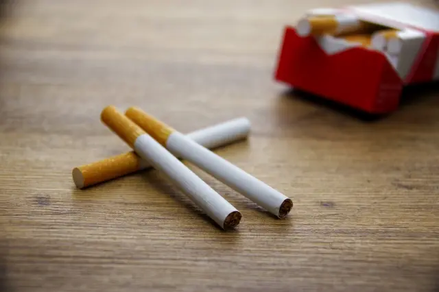 
                            「煙草を吸うと体力が落ちる」という話。なんとな～くは聞いたことがありますが、これって本当なのでしょうか？ この噂の真相を 『「煙草を吸うと体力が落ちる」喫煙と運動パフォーマンスの関係性』という記事からピックアップしてご紹 […]
                        