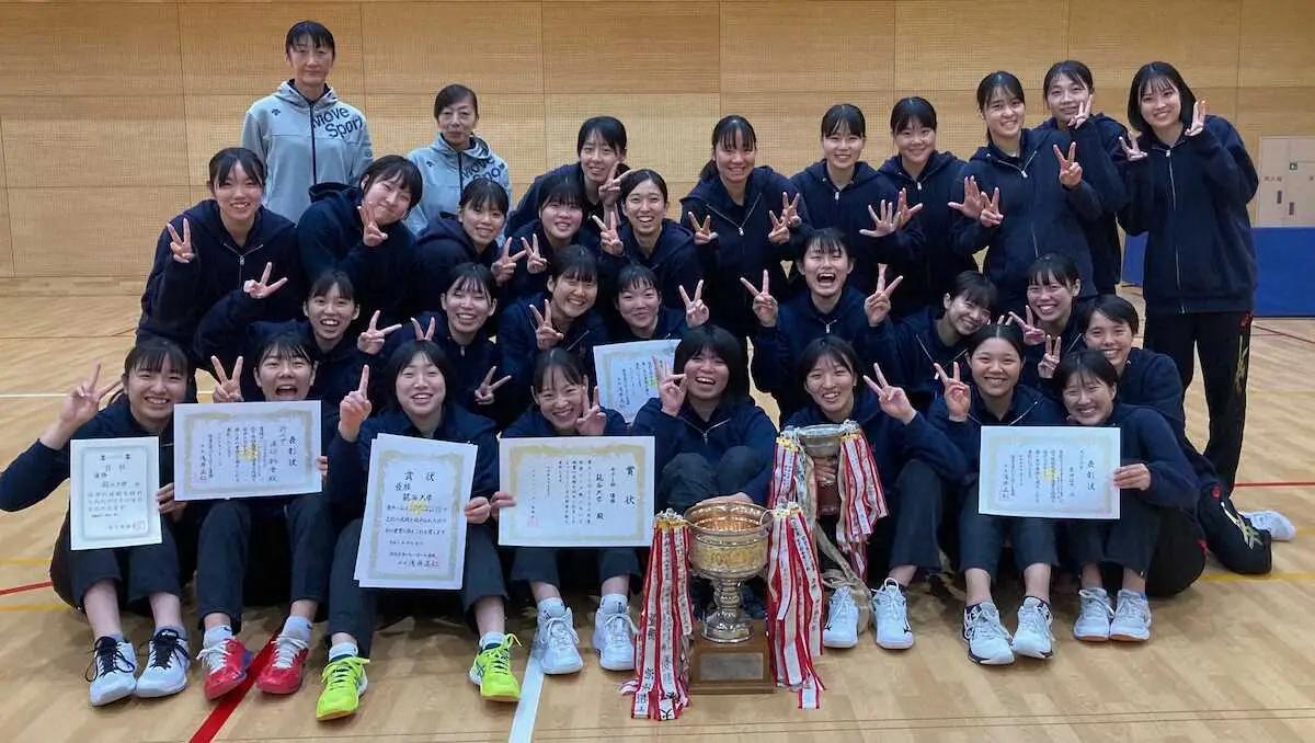 関西大学バレー秋季リーグ　男子は近大が3季連続優勝　女子は龍谷大が5年ぶり優勝