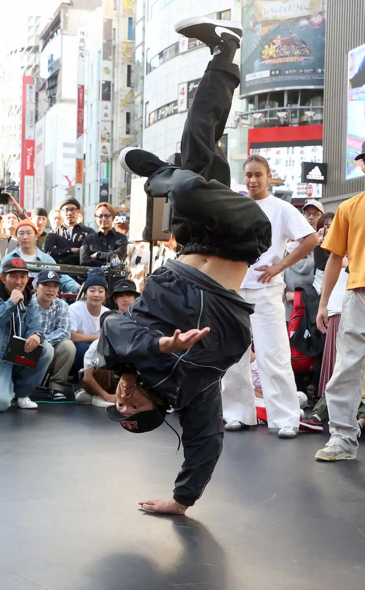 ブレイキン男子SHIGEKIX　渋谷109前でダンス　ロス五輪で除外も「がっかりという感じはない」
