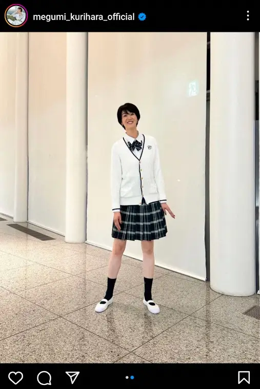 栗原恵さん　ミニスカ制服姿を公開に「制服姿が尊いー！」「めちゃめちゃ可愛い」「アゲアゲのコスプレ」