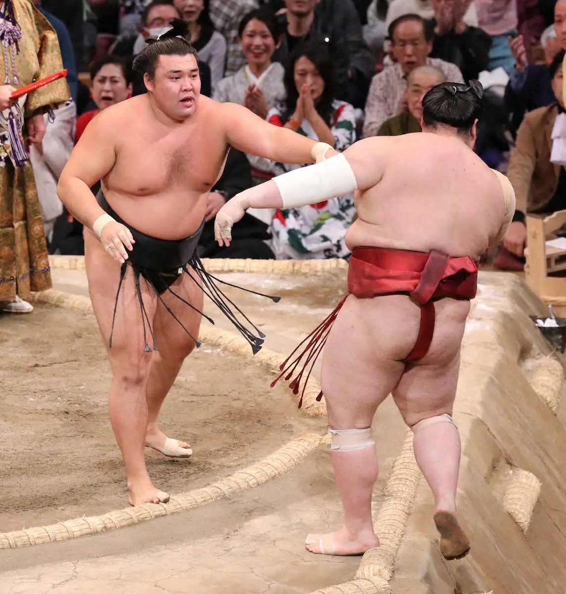 【画像・写真】霧島、2度目V王手！熱海富士との2敗対決に貫禄勝ち　単独トップで千秋楽へ　初の年間最多勝確定