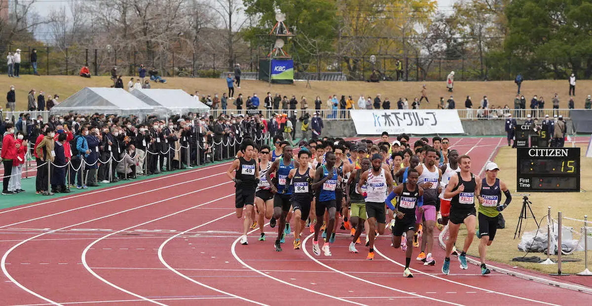 昨年の福岡国際マラソンのスタート（22年12月撮影）