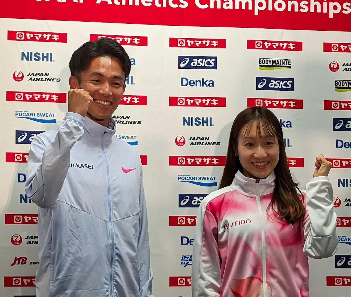 日本選手権1万メートルの前日会見に出席した相沢（左）、五島