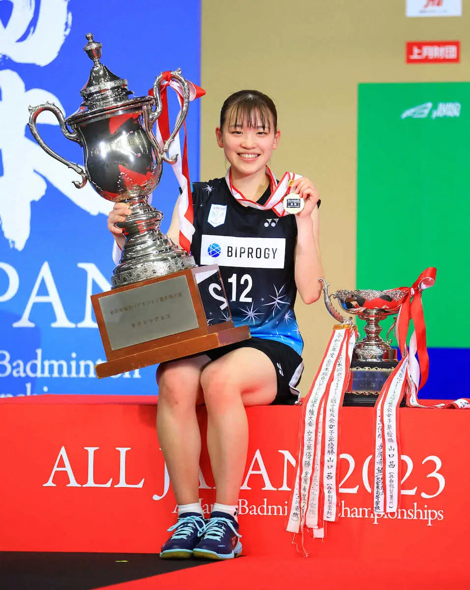 女子シングルスは20歳の杉山が初優勝「世界で活躍できる選手を目指す」バドミントン全日本総合選手権