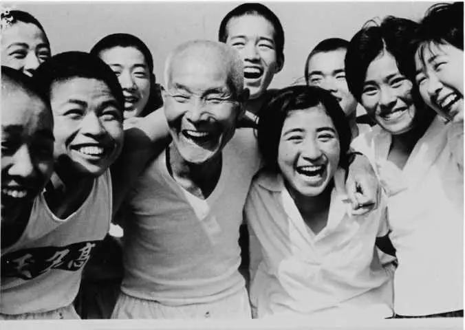 箱根駅伝を創った伝説のマラソンランナー・金栗四三とは。その功績と激動の人生を辿る