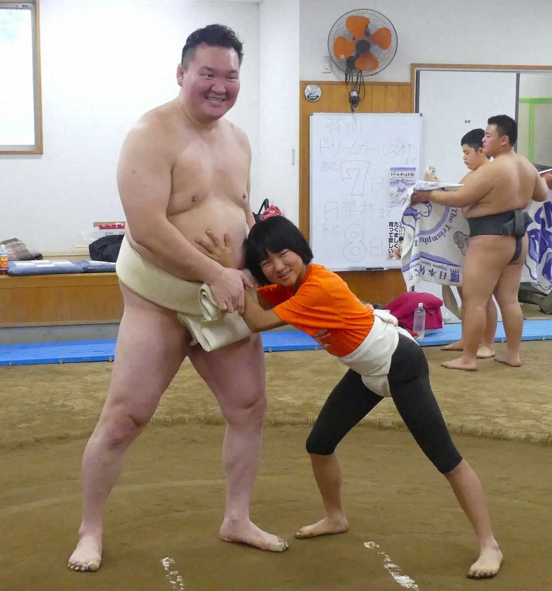 女子相撲ドリームガールズ杯練習会　宮城野親方がまわし姿で愛娘たちを指導　須藤弥勒も参加