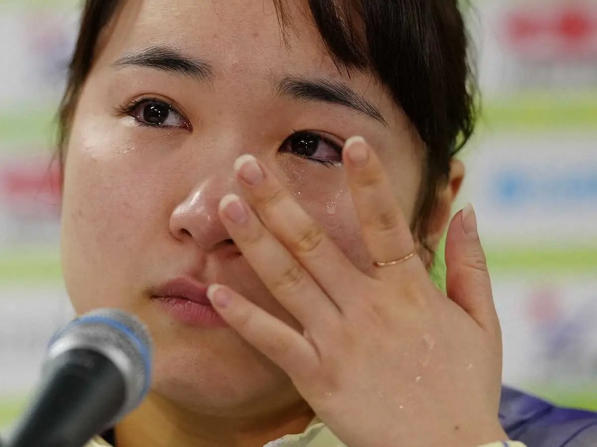 1月、全日本選手権女子シングルス6回戦で敗れ、会見で涙を流す伊藤美誠