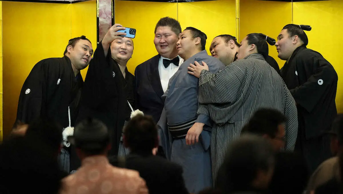 逸ノ城　涙…大銀杏に別れ　断髪式に420人出席「最高の相撲人生を送れました」
