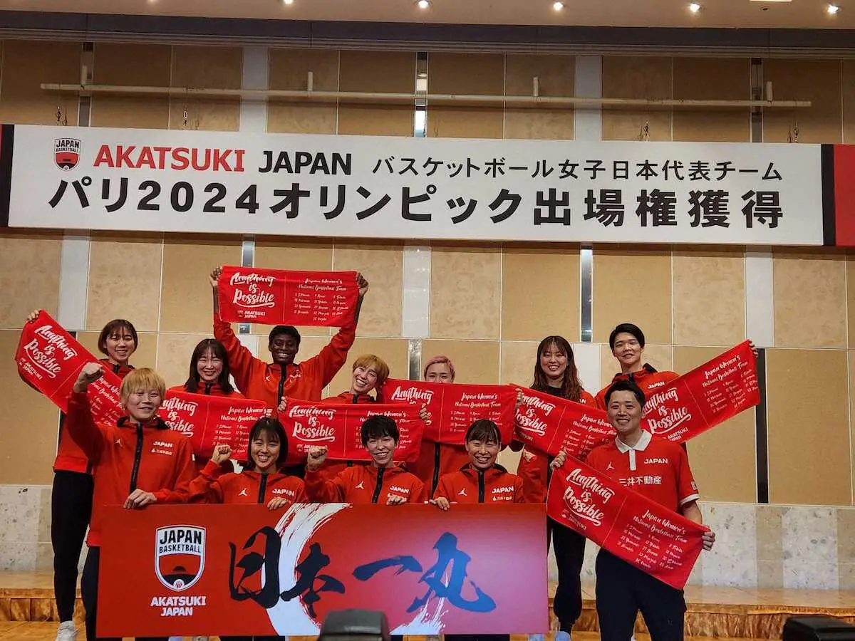 成田市内で帰国会見開いたバスケ女子日本代表