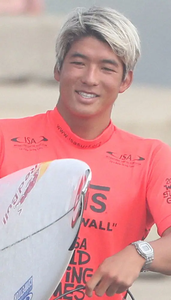 【サーフィン】五十嵐カノアがパリ五輪代表に正式決定　東京五輪銀メダリスト　WG1回戦を突破