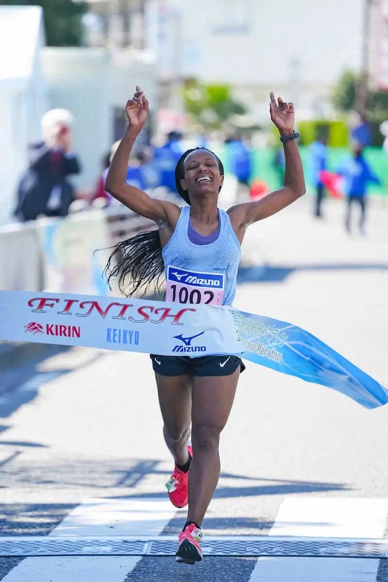 【三浦国際市民マラソン女子ハーフ】ジュイゲが初優勝　34歳3児のママ　子供の応援を力に