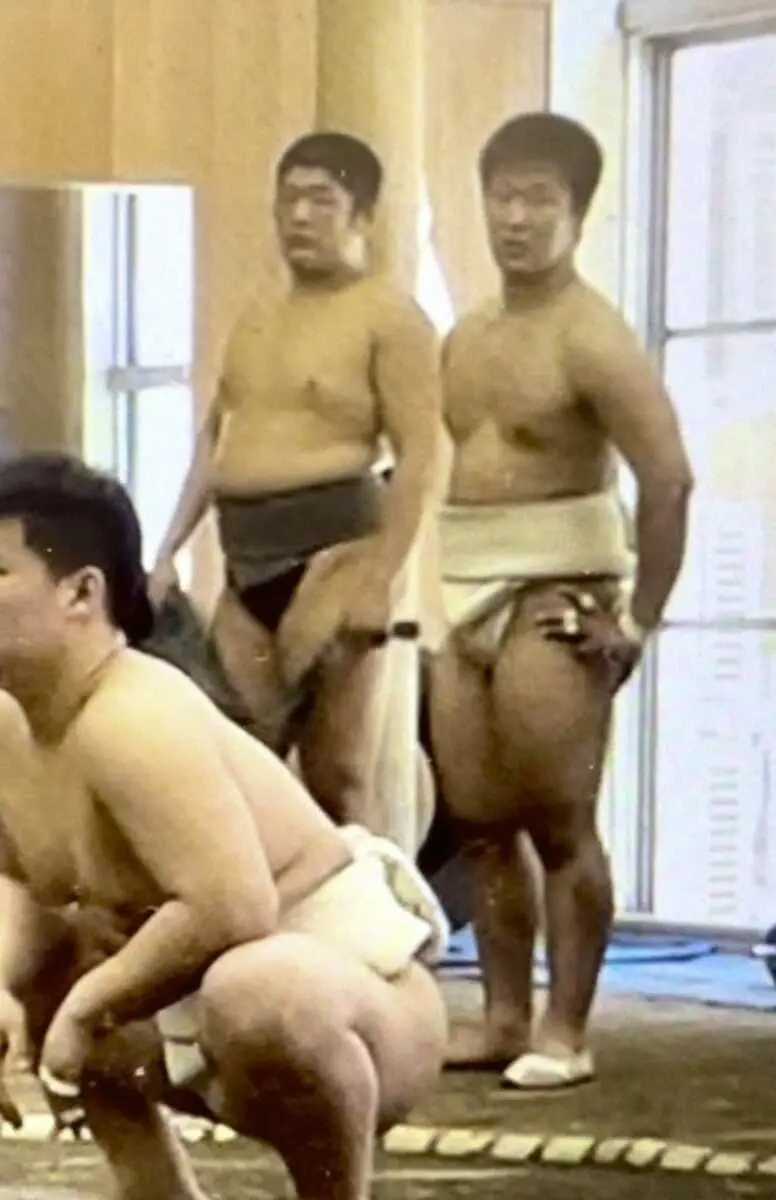 16年5月、早大相撲部へ出稽古した鳥取城北高2年時の尊富士（左）