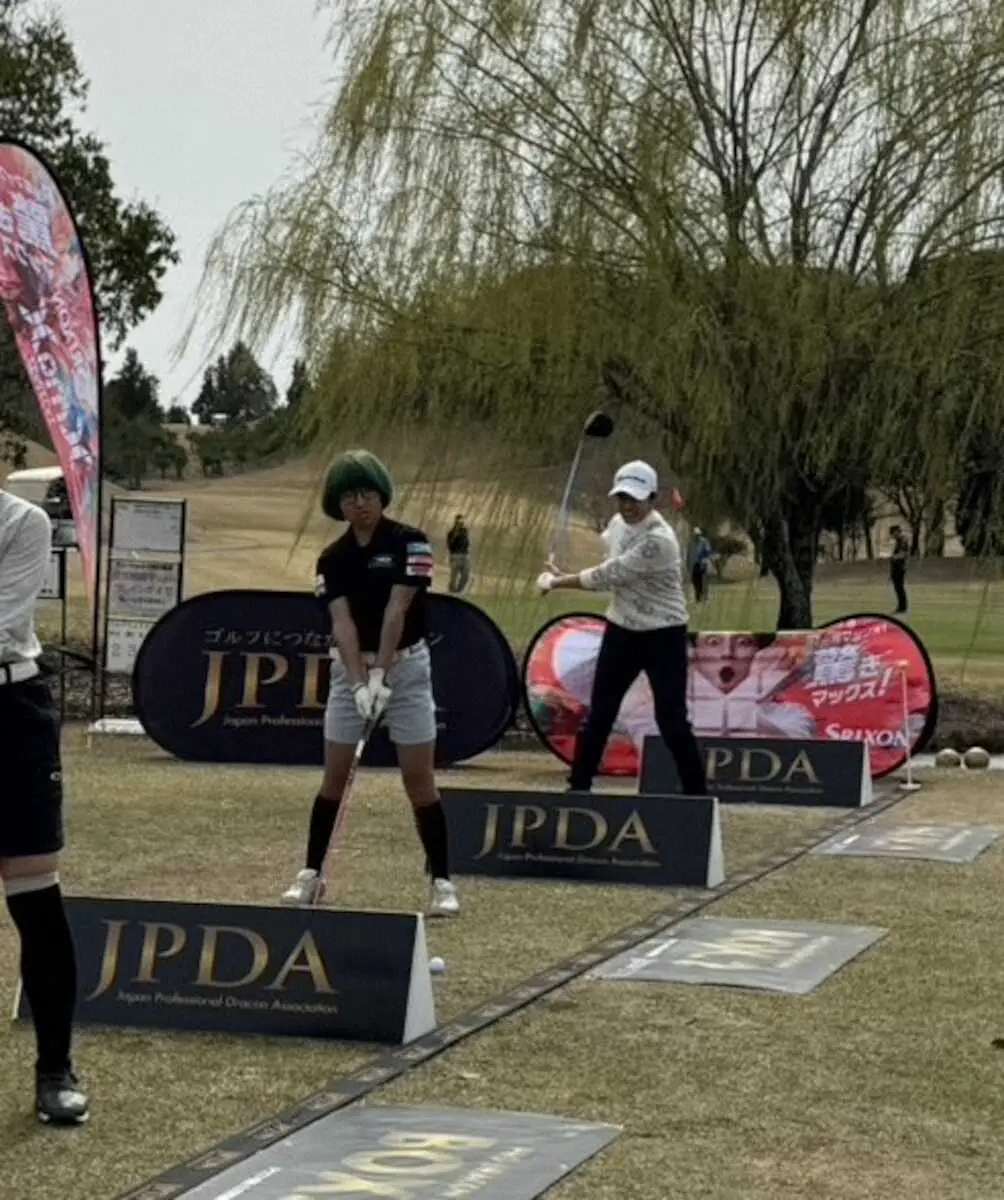 天才ゴルフ少女の須藤弥勒がドラコンデビュー戦のチャレンジツアーで勝利「飛距離は技術」