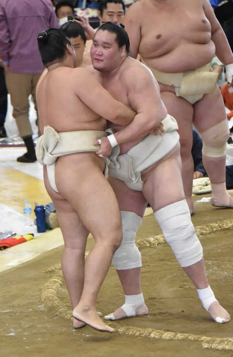 【木更津巡業】照ノ富士が春場所後初めて相撲を取り霧島と5勝3敗　「初日にしては悪くなかった」