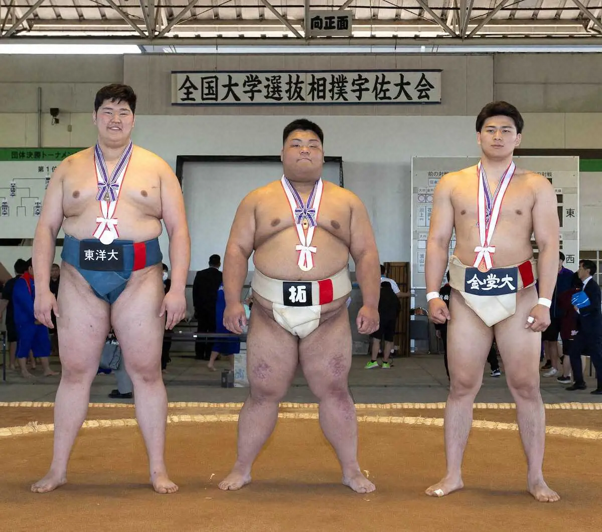 全国大学選抜相撲宇佐大会の個人戦入賞者。（左から）準優勝・オトゴンバト、優勝・五島雅治、3位・大森康弘（提供写真）