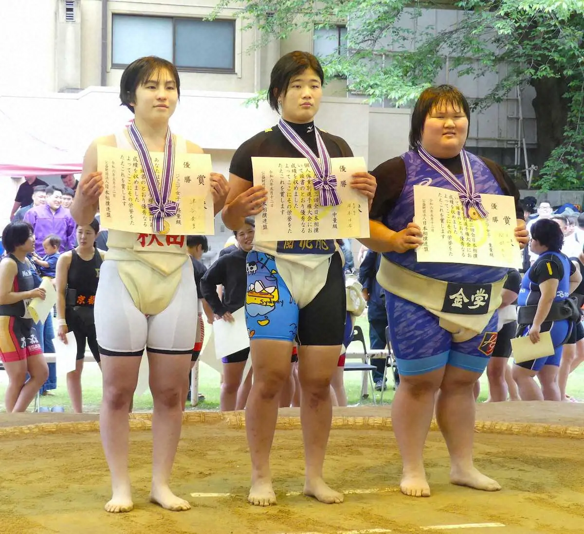 世界ジュニア女子相撲選手権の出場権を獲得した（左から）軽量級・津谷奏夏、中量級・岸本はな、重量級・阿部なな