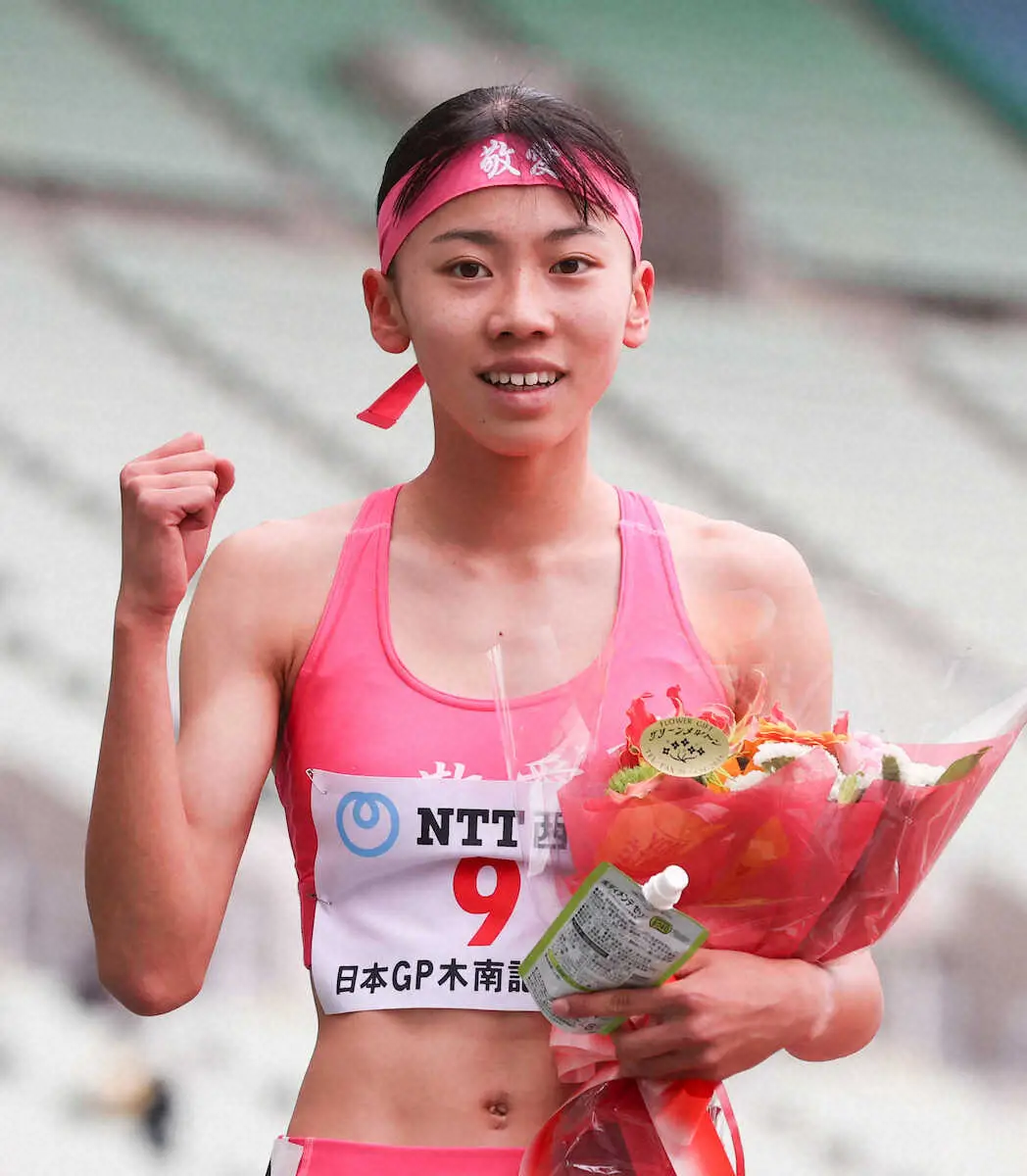 女子800メートルで、優勝を果たした久保凜（撮影・平嶋　理子）