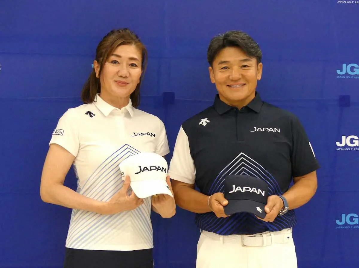 パリ五輪ゴルフ日本代表ユニホーム発表会見に出席した（右から）丸山茂樹監督、服部道子女子コーチ