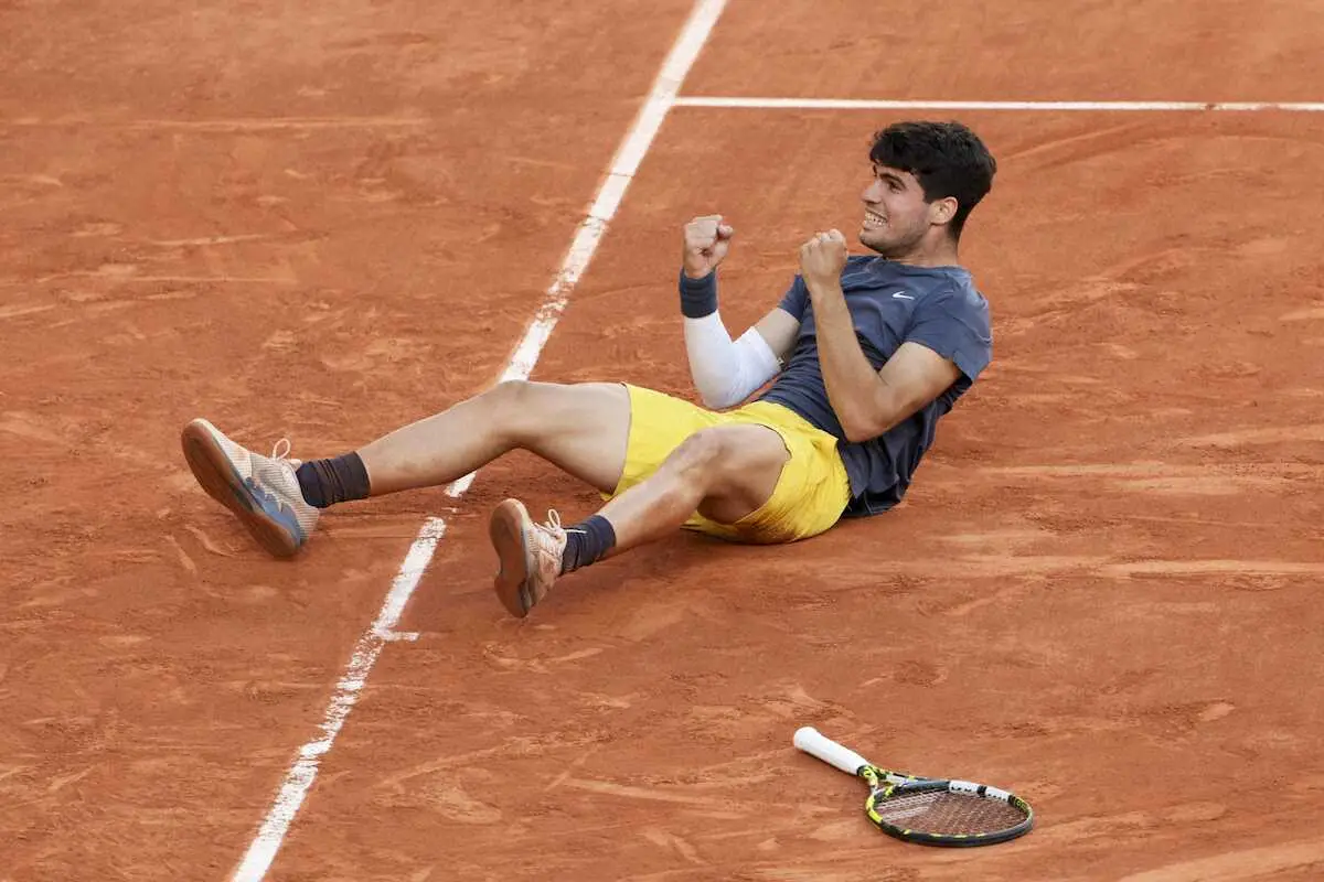 　全仏オープンテニスの男子シングルスで優勝を決めたカルロス・アルカラス＝9日、パリ（ゲッティ＝共同）