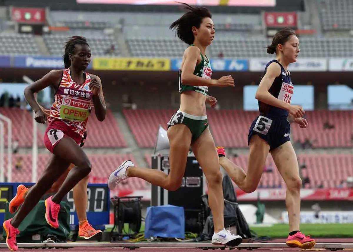 女子1500メートル予選に出場したドルーリー（右）（撮影・平嶋　理子）