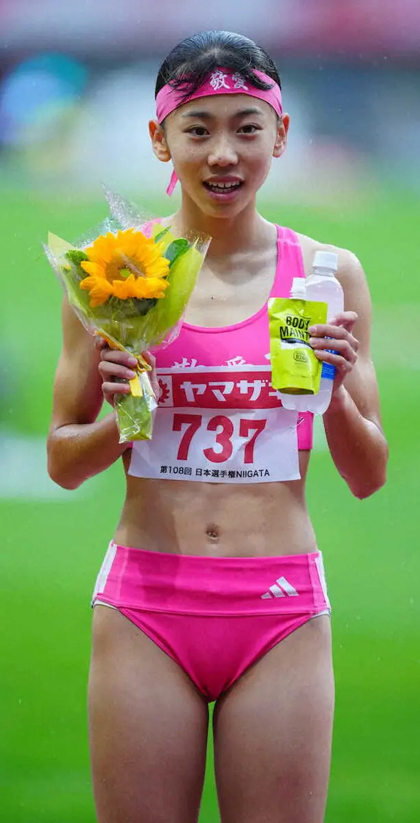 女子800メートル決勝、優勝した久保凜（撮影・小海途　良幹）