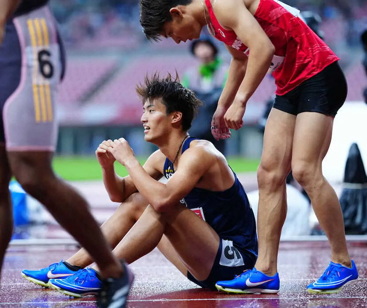 男子100メートル決勝、レース後にうなだれる柳田大輝（撮影・小海途　良幹）