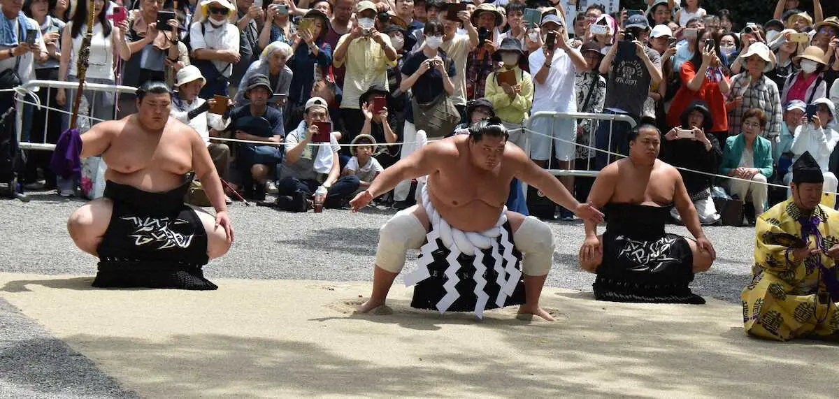 照ノ富士が熱田神宮で不知火型の土俵入りを披露　名古屋場所出場へは明言を避ける