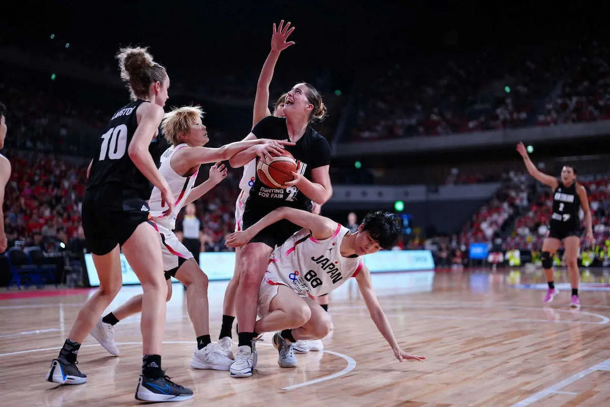 【画像・写真】【女子バスケ】日本、大量リードで後半へ　ニュージーランドとパリ五輪前最後の強化試合