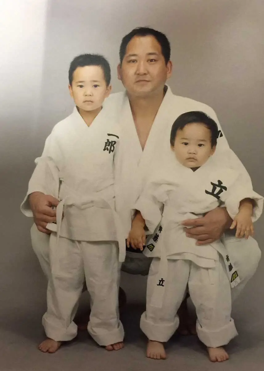 父子で柔道五輪金へ　亡くなる直前に斉藤仁さんに約束「立派な柔道家にするから」　母が回想9年半の物語