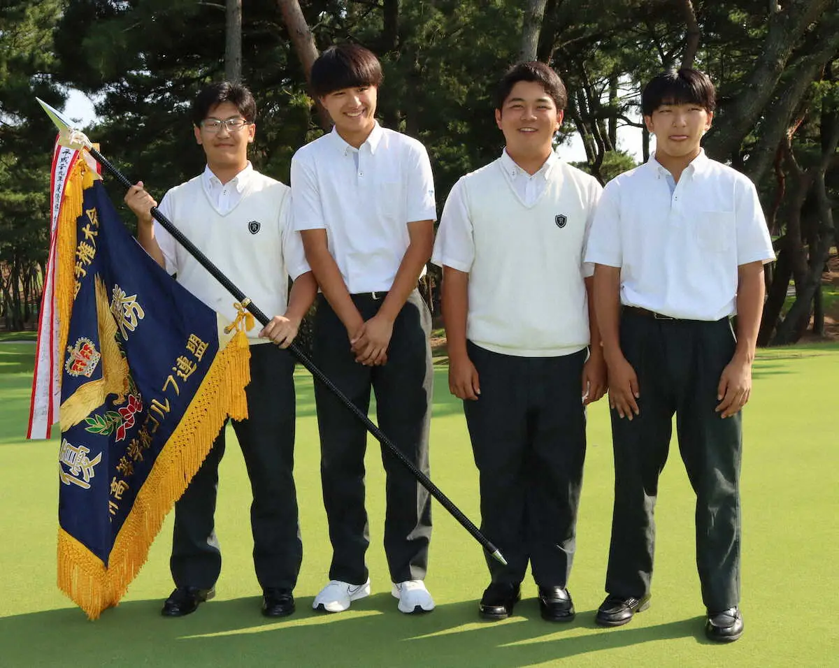 九州高校ゴルフ団体戦男子の部を制した沖学園