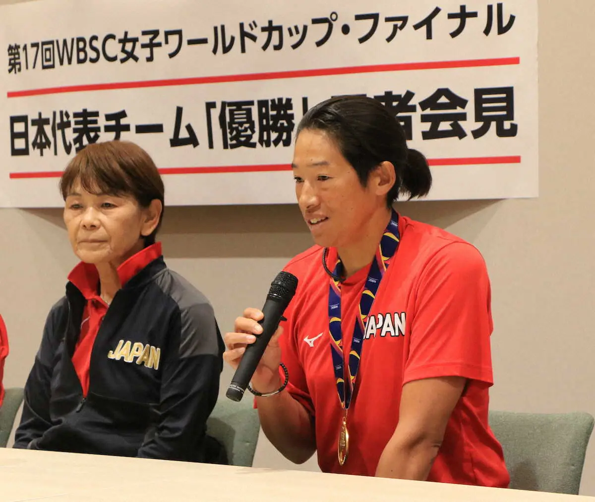 女子ソフト10年ぶり世界一で凱旋　MVPの42歳上野由岐子「世界に日本の強さを見せることができた」