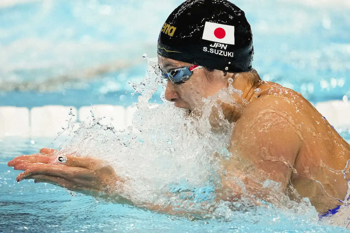 予選で力泳する鈴木聡美（AP）