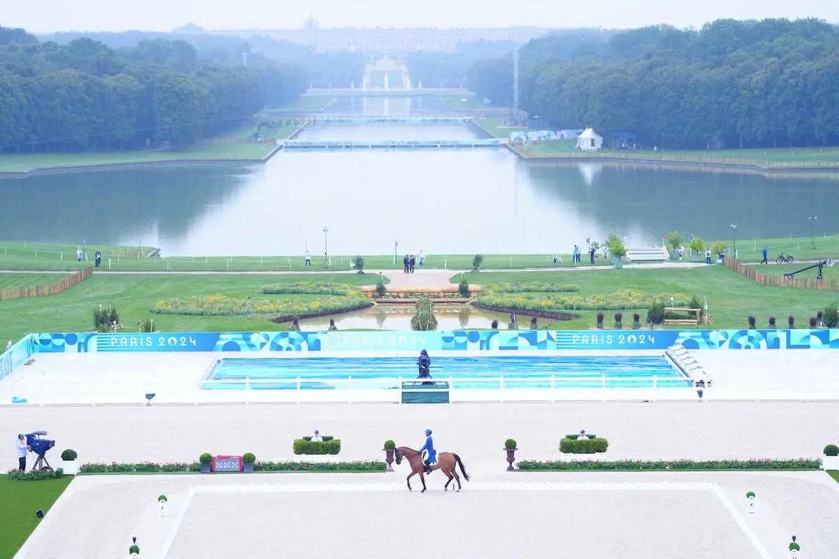27日、ベルサイユ宮殿で実施された総合馬術の馬場馬術