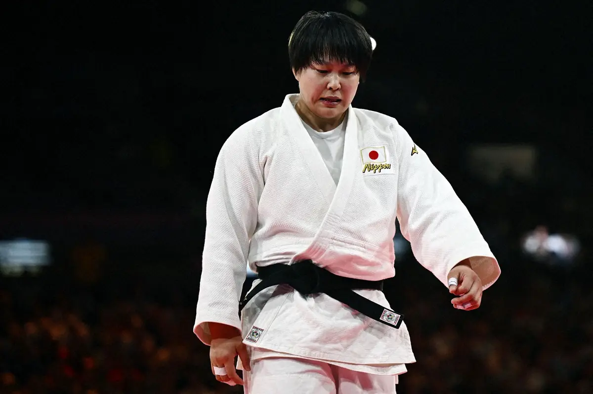 女子78キロ級3位決定戦に敗れ、悔しそうな表情で畳を下りる高山（ロイター）