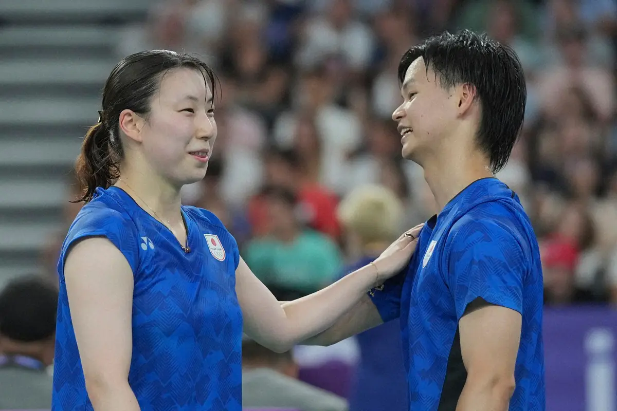 パリ五輪の舞台に立った渡辺勇大・東野有紗組（AP）