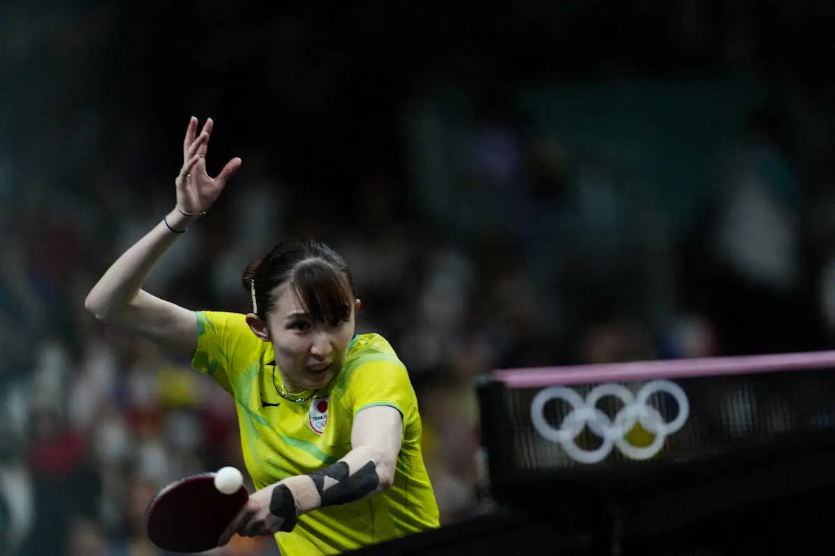 準決勝でプレーする早田ひな（AP）