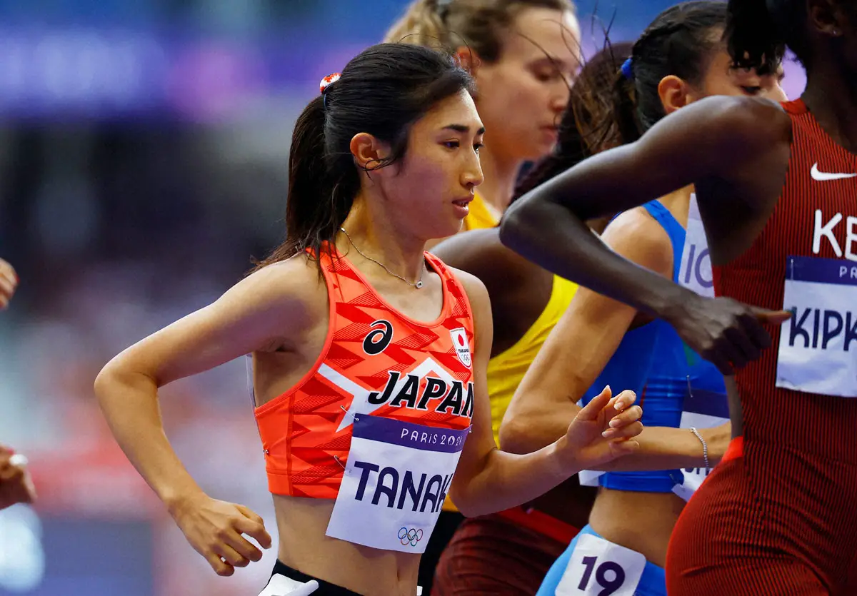 陸上女子5000メートル予選1組で走る田中希実（ロイター）