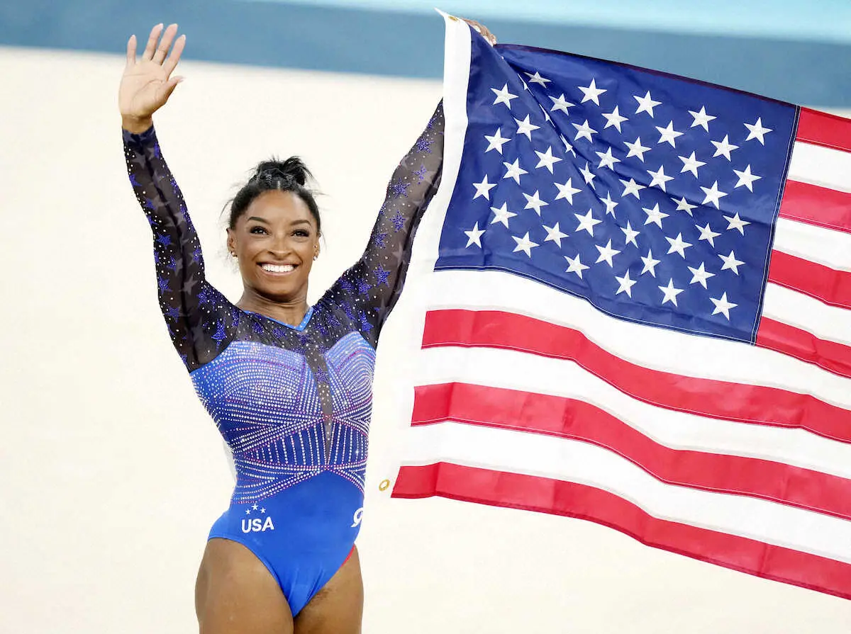 米体操2大会ぶり金の女王バイルス「黒人の仕事を愛している」　トランプ氏の持論に皮肉
