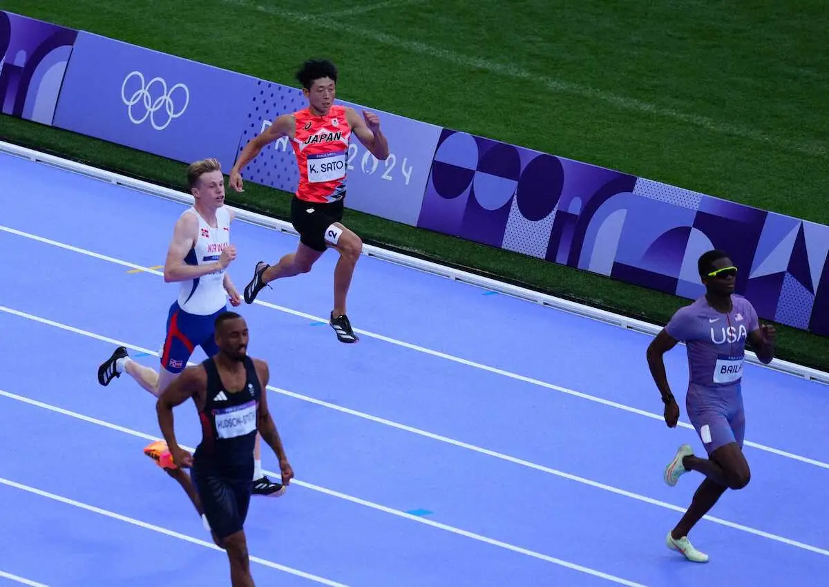 ＜パリ五輪　陸上＞男子400m予選、力走する佐藤拳（上）（撮影・小海途　良幹）