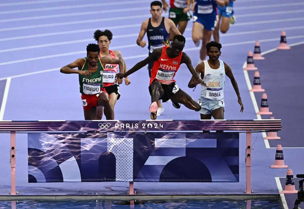 男子3000メートル障害で決勝に進んだ三浦（左から2人目）（ロイター）