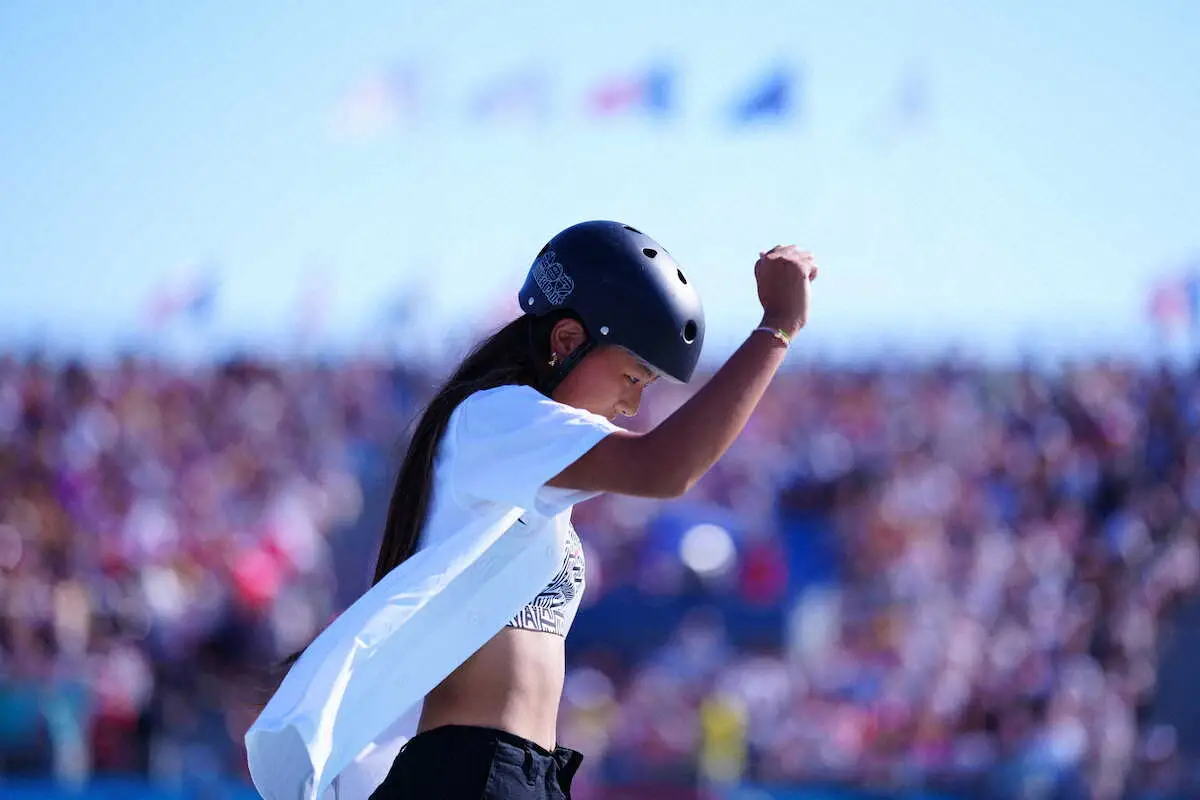 ＜パリ五輪　スケボー女子パーク決勝＞1本目の演技を終えガッツポーズの開（撮影・小海途　良幹）