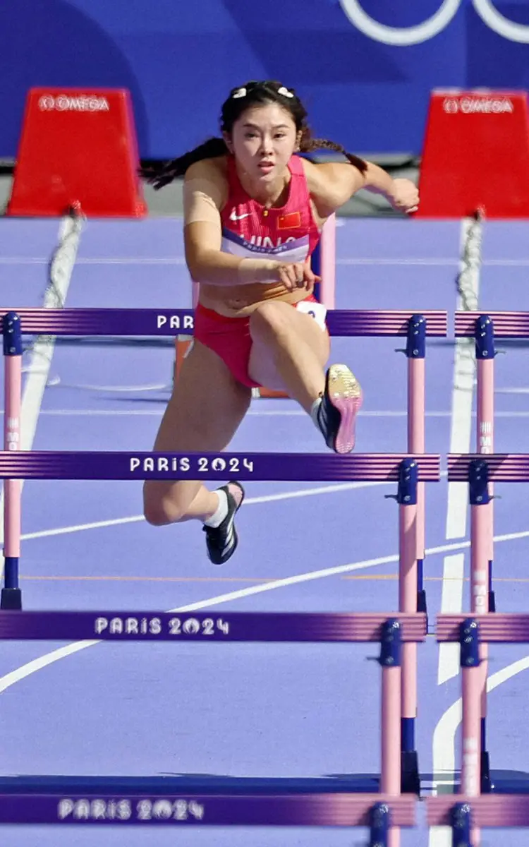 女子100メートル障害予選に出場した呉ヤニ（ロイター）