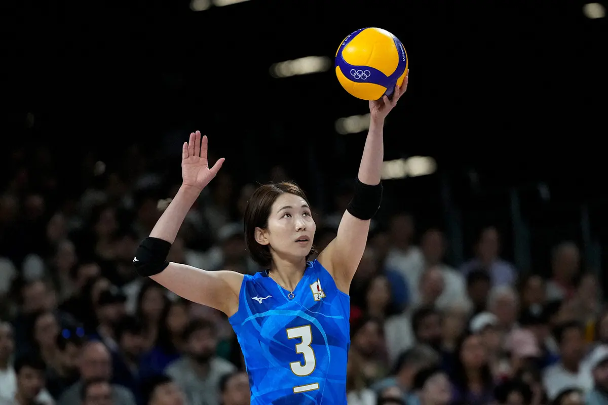 女子バレー・古賀　夫・西田有志と笑顔の2S　五輪敗退後初のインスタ更新に「感動をありがとう」の声