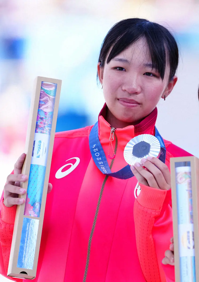 パリ五輪のスケートボード・女子ストリートで銀メダルを獲得した赤間凜音