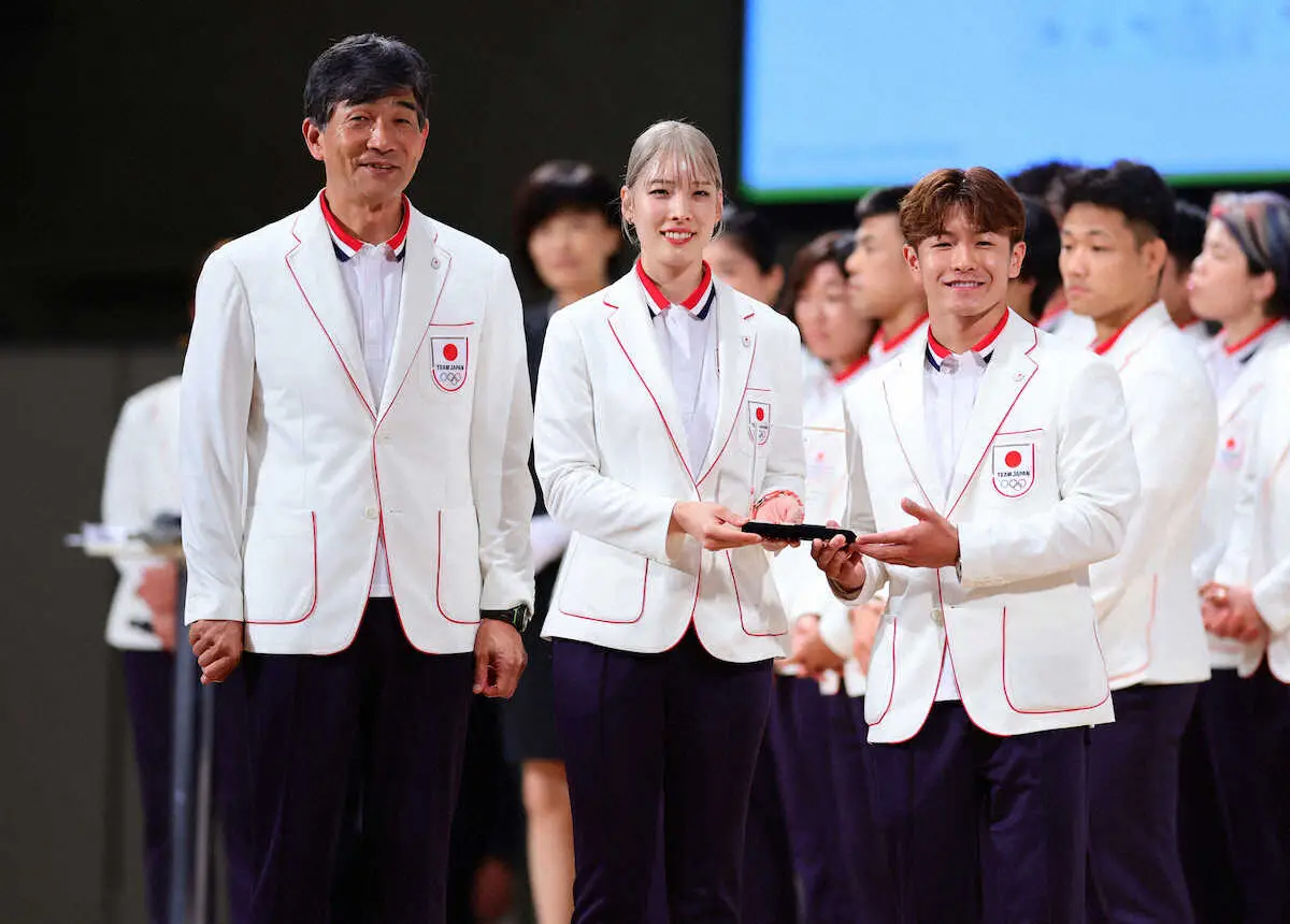 パリ五輪日本選手団報告会　団長賞はレスリングチーム、総合馬術団体、旗手のSHIGEKIXと江村美咲