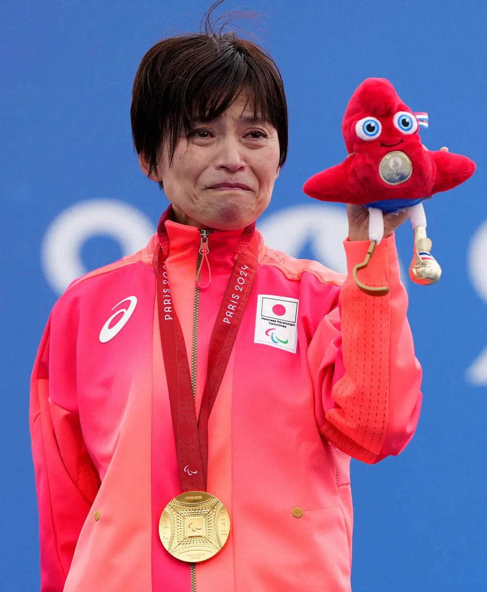 【画像・写真】【パラリンピック】自転車ロード女子・53歳杉浦が日本人最年長の金!「東京」後生まれた孫にも“見せた”