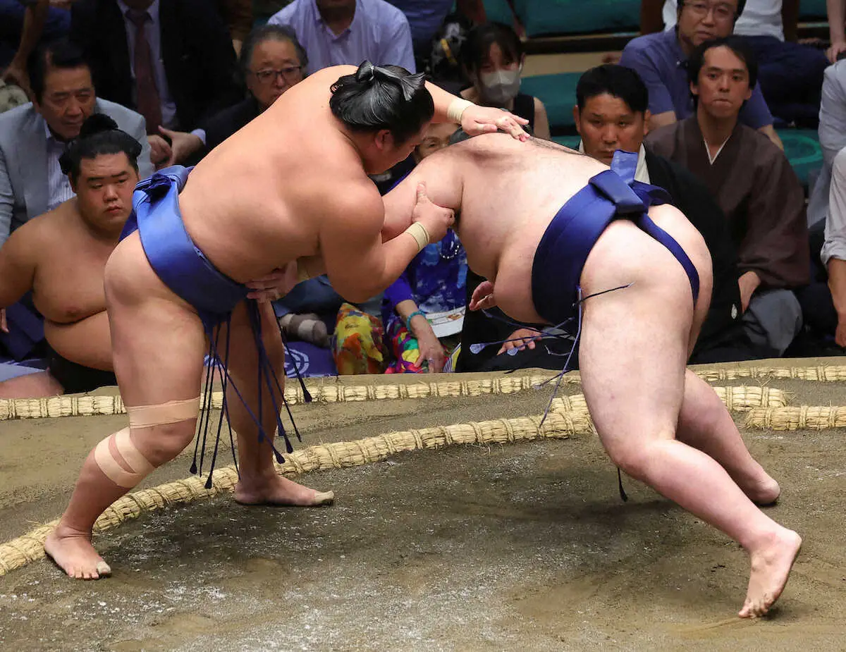 幕内復帰2場所目の若隆景が連勝　初顔合わせの豪ノ山をはたき込む