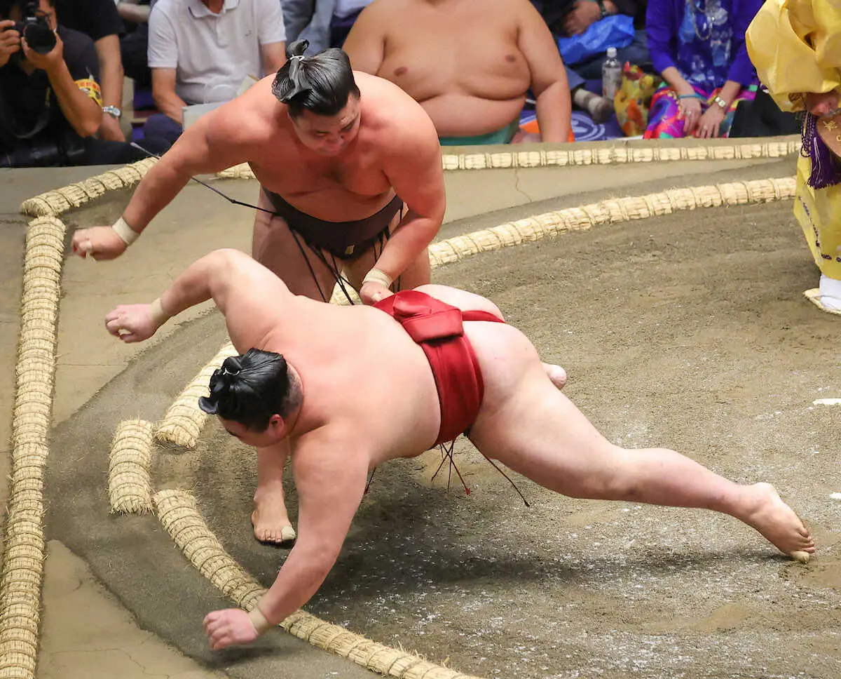 【画像・写真】2大関また明暗…琴桜は無傷の3連勝　豊昇龍は熱海富士に寄り切られ…痛恨の2敗目