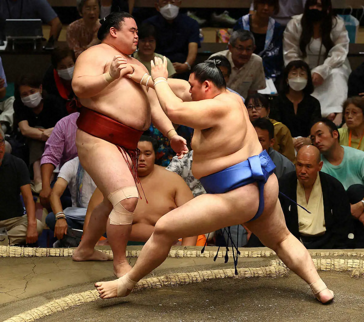 【画像・写真】琴桜が後輩・王鵬に敗れ初黒星　大の里が全勝守る　霧島が初黒星喫す　豊昇龍が連敗断ち切り2勝目