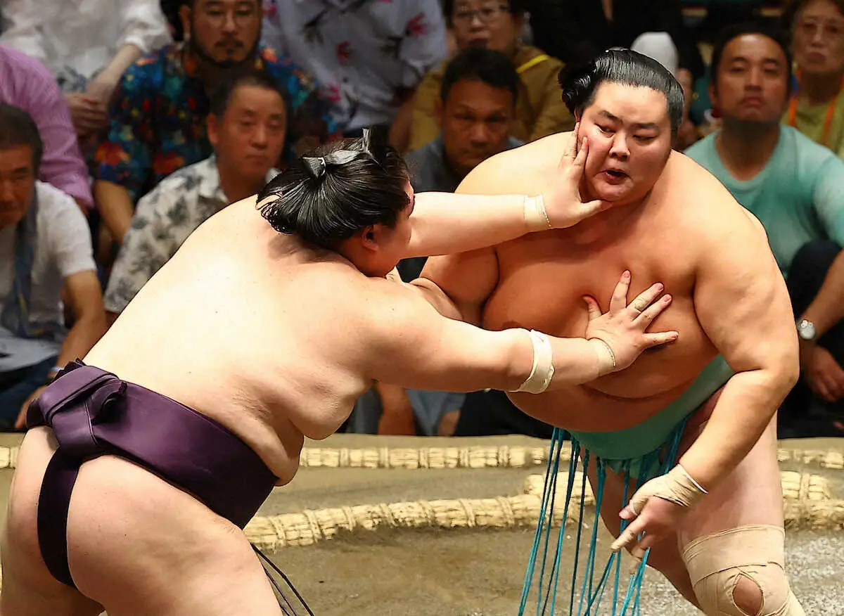 【画像・写真】琴桜が後輩・王鵬に敗れ初黒星　大の里が全勝守る　霧島が初黒星喫す　豊昇龍が連敗断ち切り2勝目